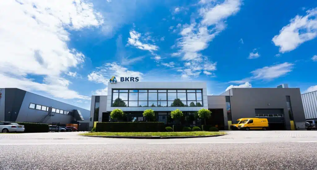 Vooraanzicht van het pand van BKRS Crane Systems