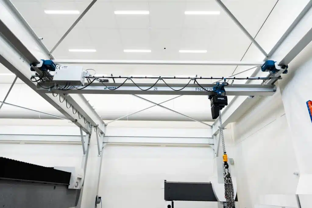 Grijze Hangkraan met kettingtakel van BKRS Crane Systems